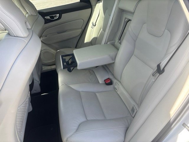 Used 2022 Volvo XC60 B5 Momentum AWD/4WD image 15