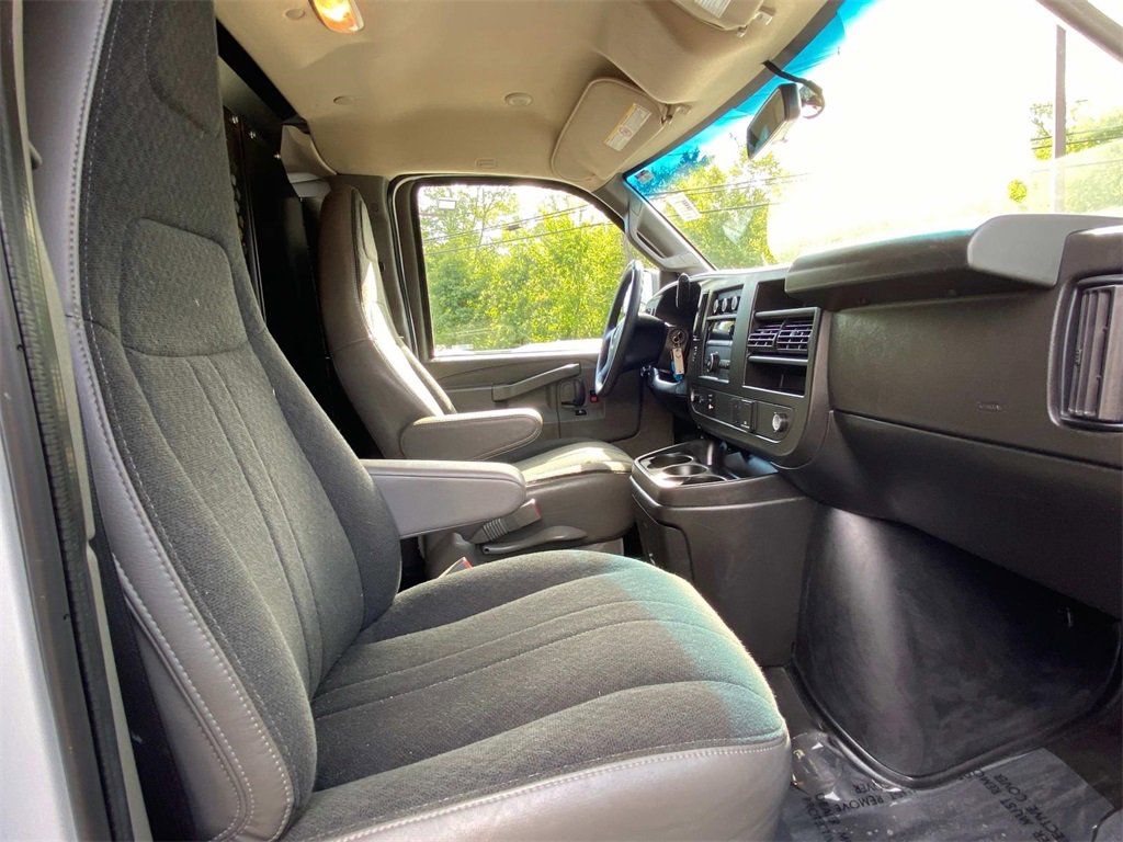 Used 2023 GMC Savana 2500 w/ Driver Convenience Package image 9
