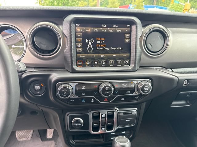 Used 2023 Jeep Wrangler Unlimited AWD/4WD image 21