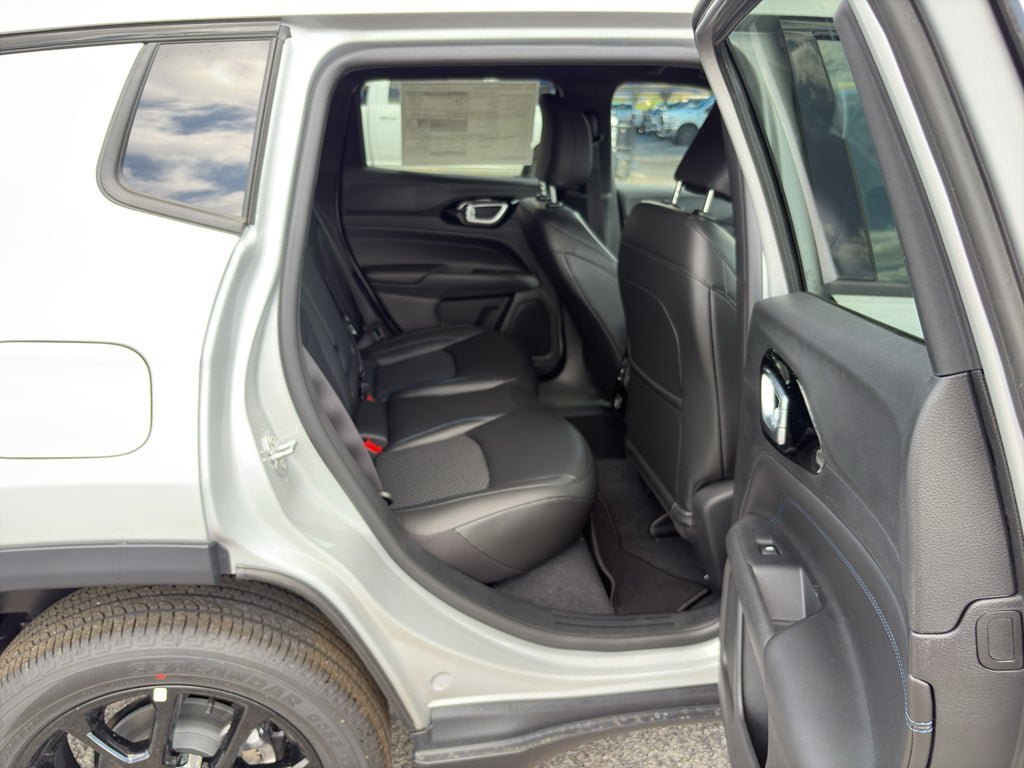 New 2026 Jeep Compass Latitude AWD/4WD image 18