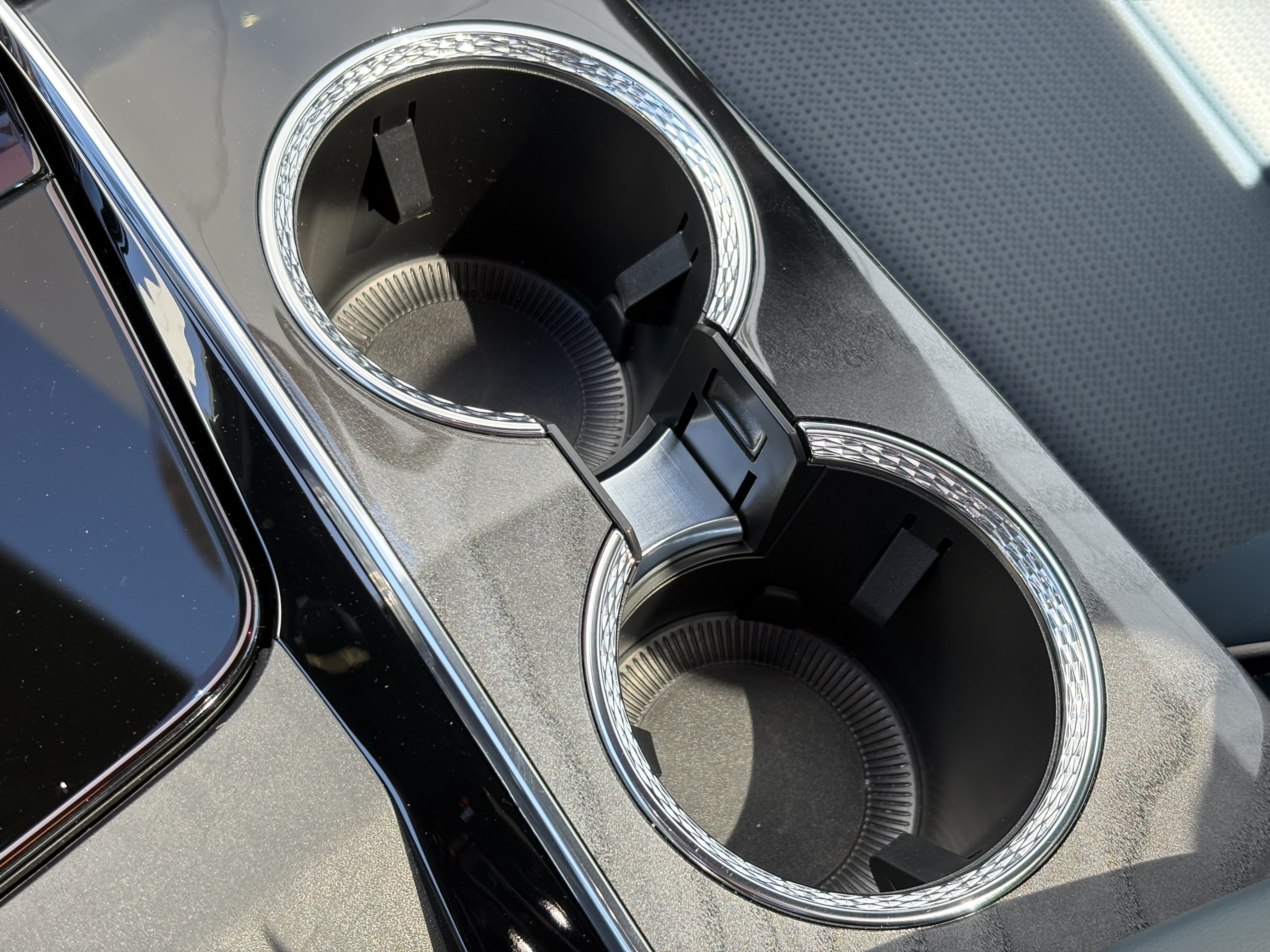 Certified 2025 Cadillac Escalade IQ Luxury 2 w/ LPO, Premium Carpet Package AWD/4WD image 29