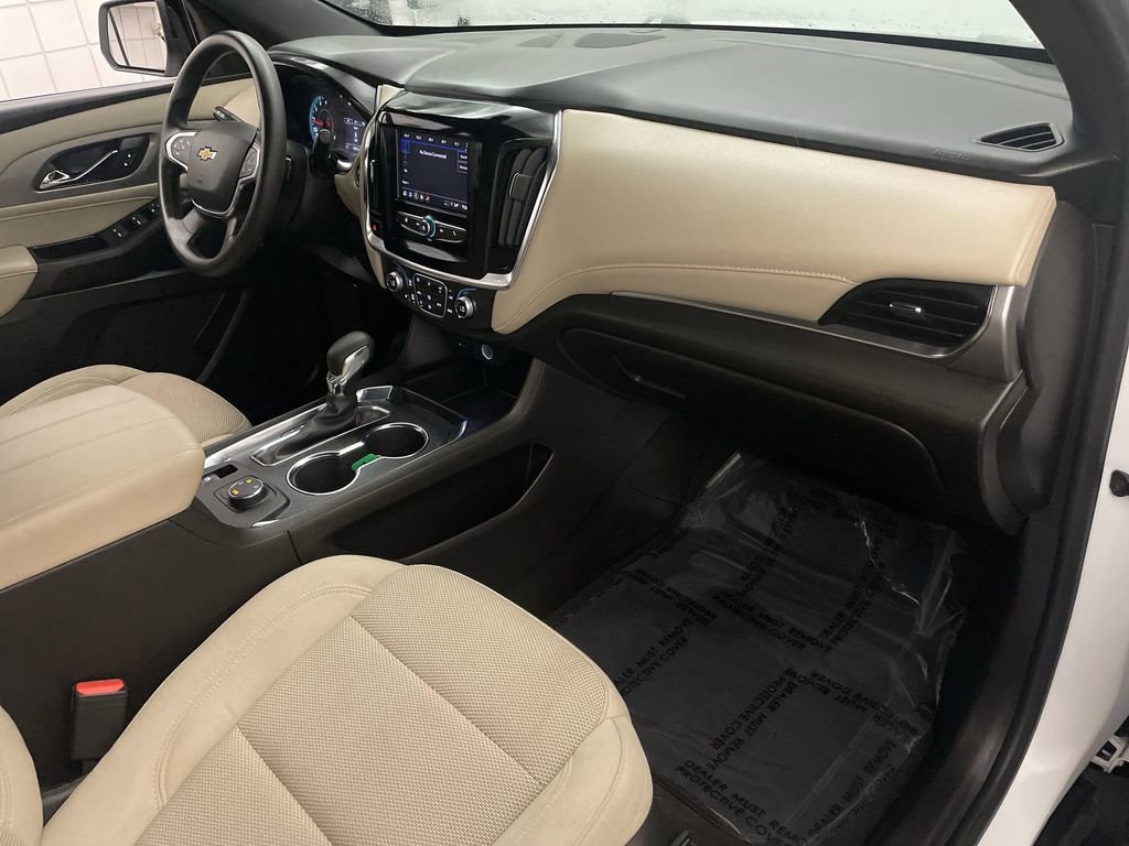 Used 2023 Chevrolet Traverse LS image 21