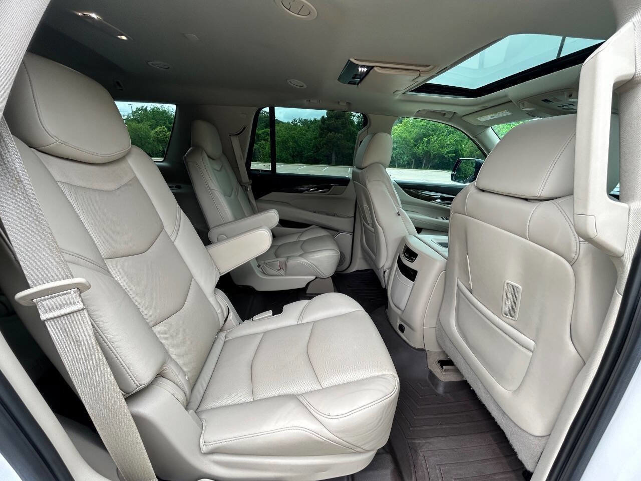 Used 2020 Cadillac Escalade Premium Luxury image 17