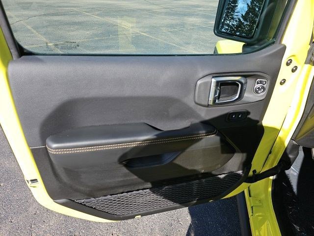 Used 2024 Jeep Wrangler Sahara image 21