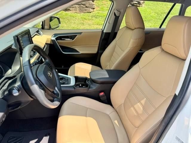 Certified 2022 Toyota RAV4 XLE Premium AWD/4WD image 10