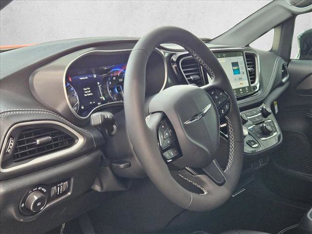 New 2026 Chrysler Pacifica Select w/ S Appearance Package FWD video 3