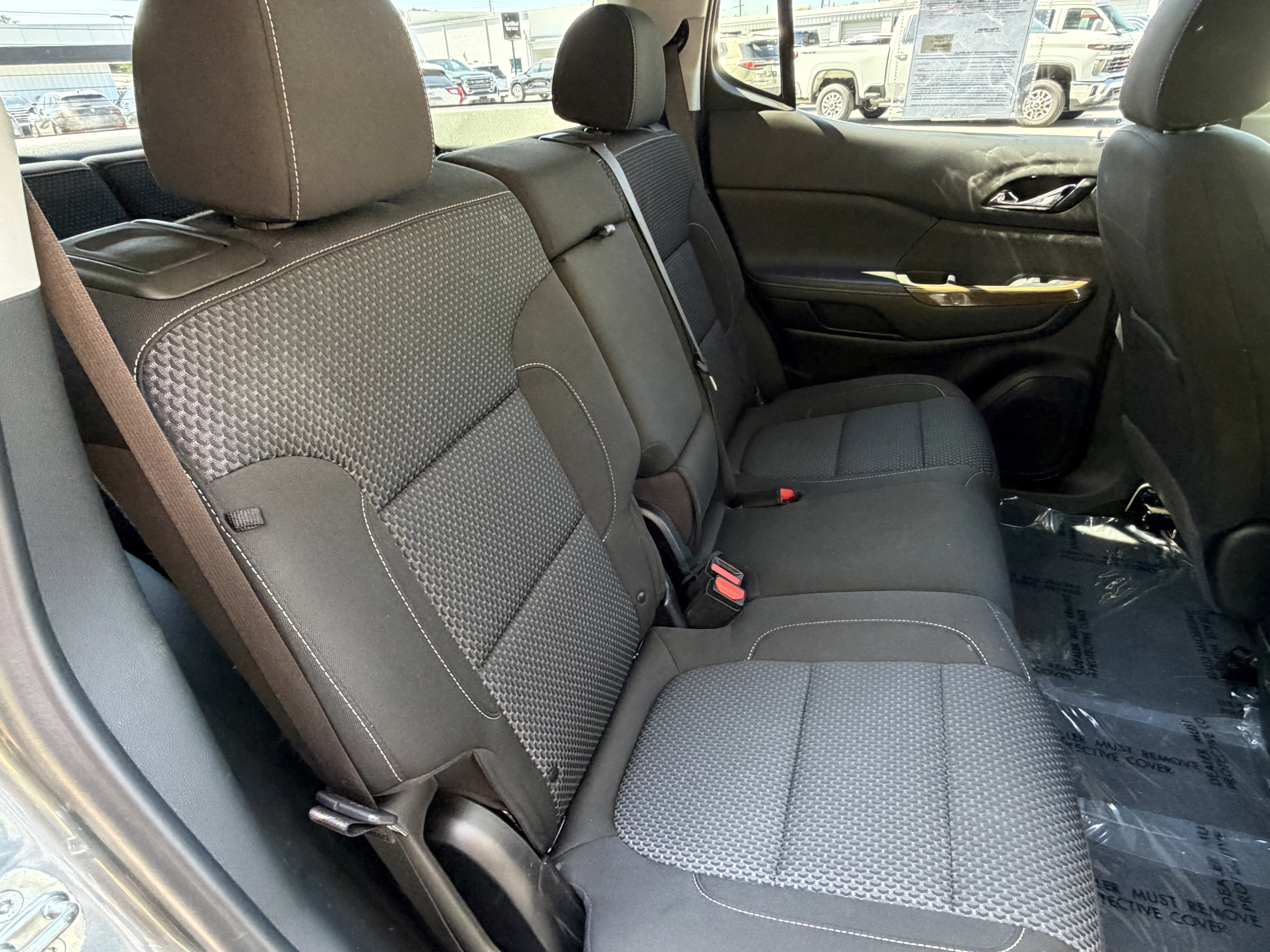 Used 2021 GMC Acadia SLE image 17