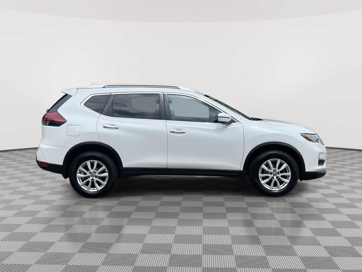 Used 2018 Nissan Rogue SV AWD/4WD image 4