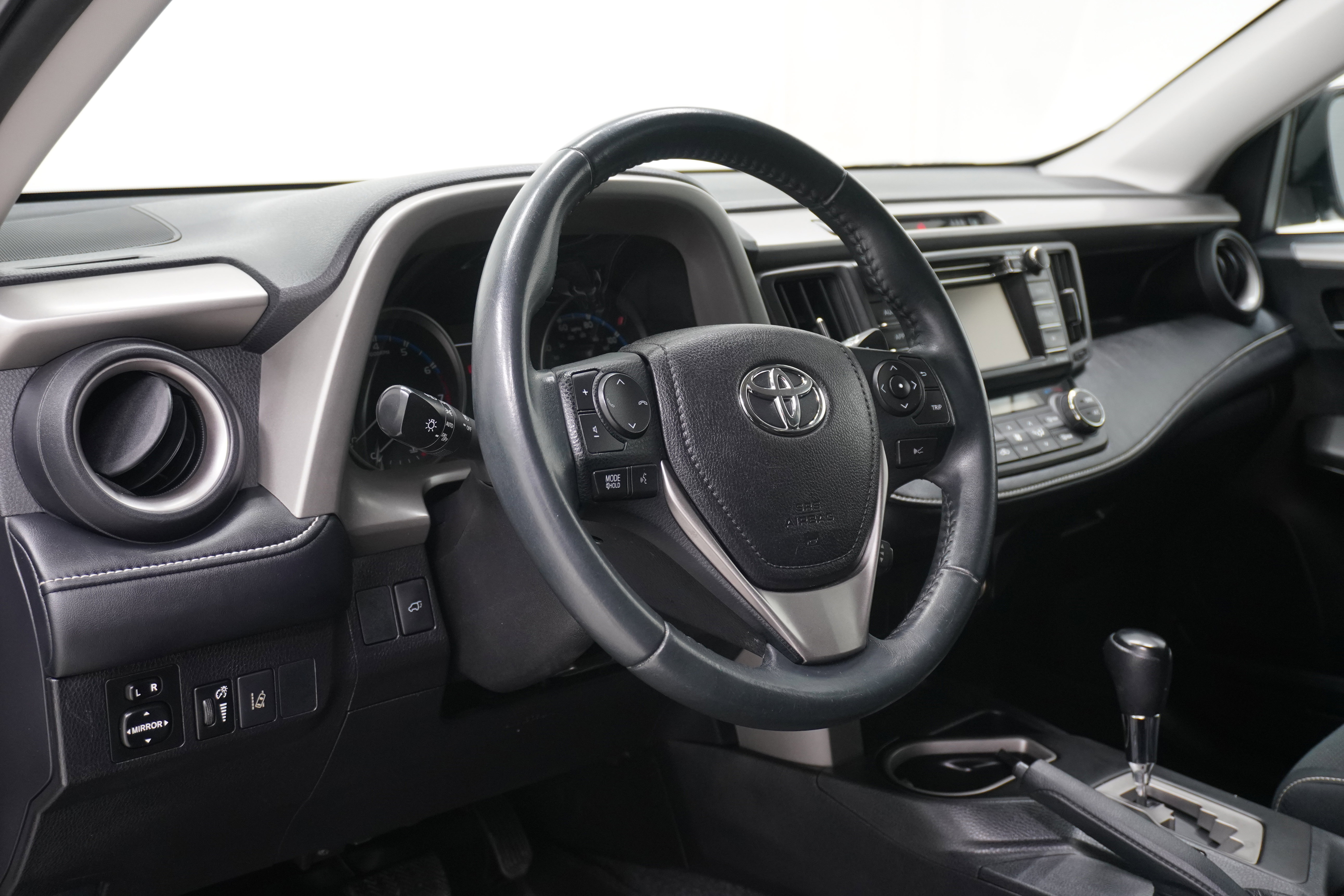 Used 2017 Toyota RAV4 XLE FWD image 9