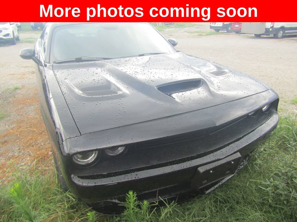 Used 2018 Dodge Challenger R/T RWD image 8