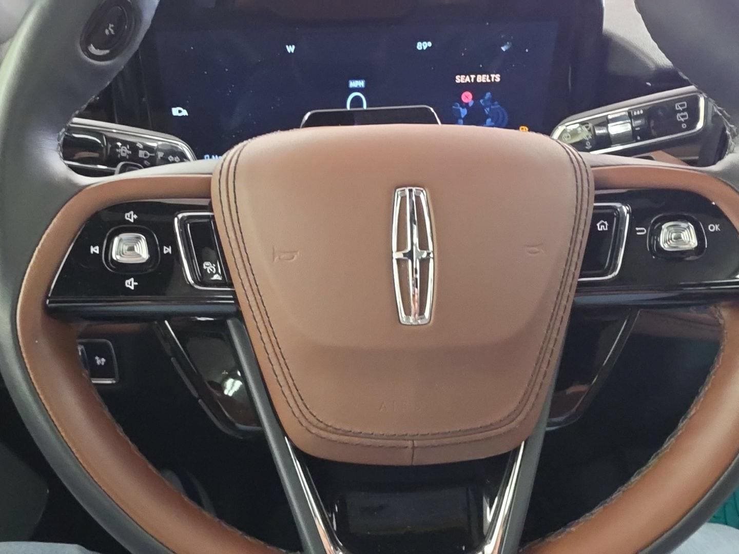 Certified 2025 Lincoln Aviator Reserve w/ Equipment Group 201A AWD/4WD image 9