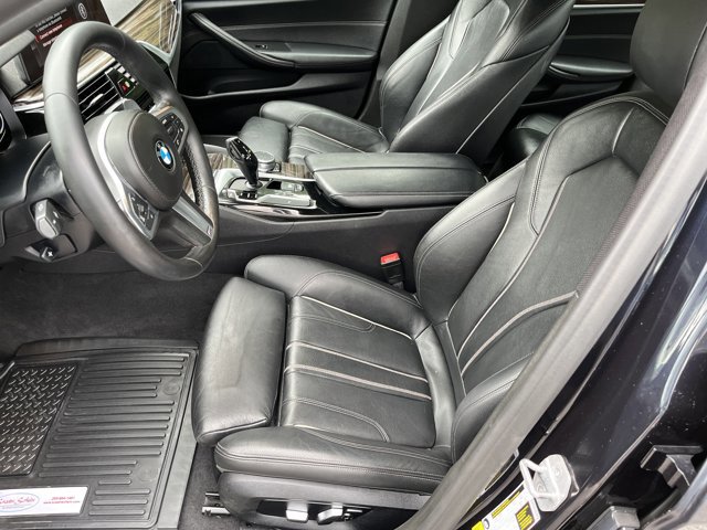 Used 2019 BMW 540i w/ M Sport Package image 4