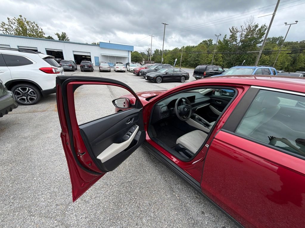 Used 2023 Honda Accord LX image 13