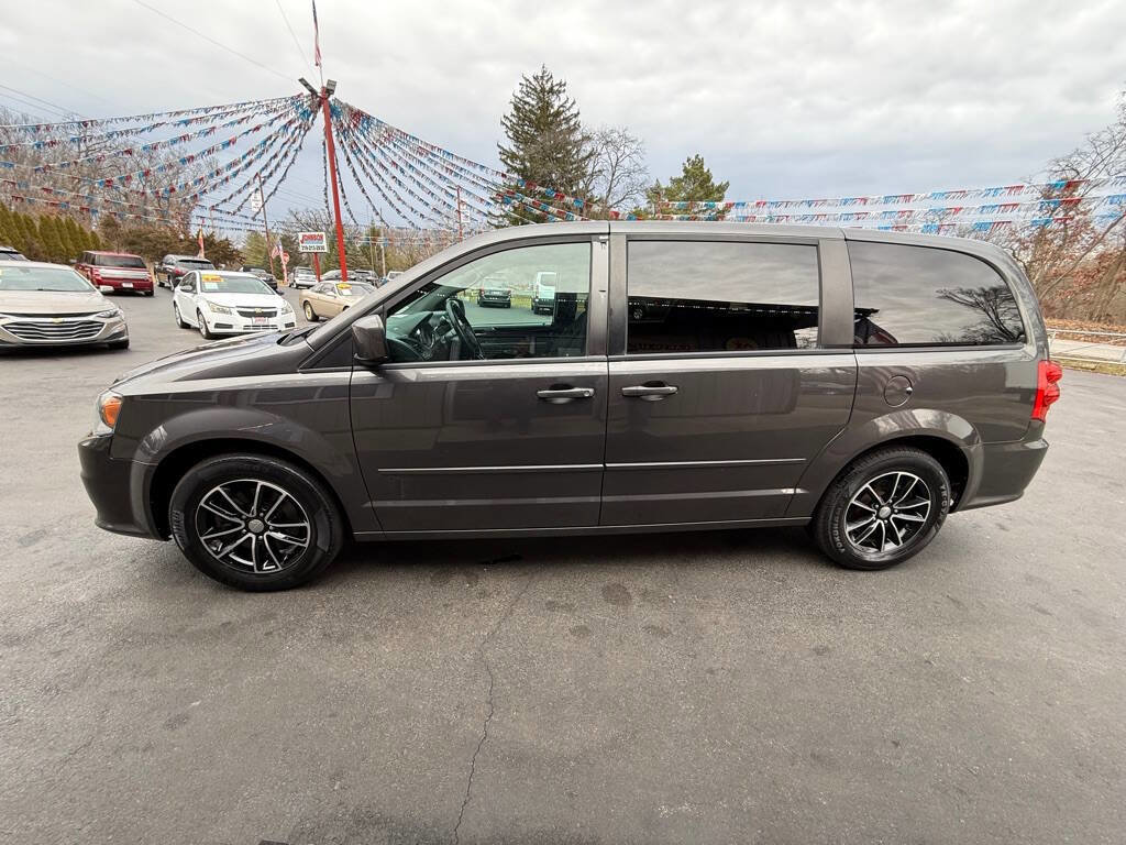 Used 2017 Dodge Grand Caravan SE image 6