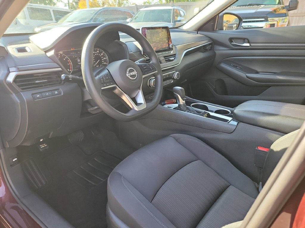 Used 2024 Nissan Altima 2.5 SV FWD image 25