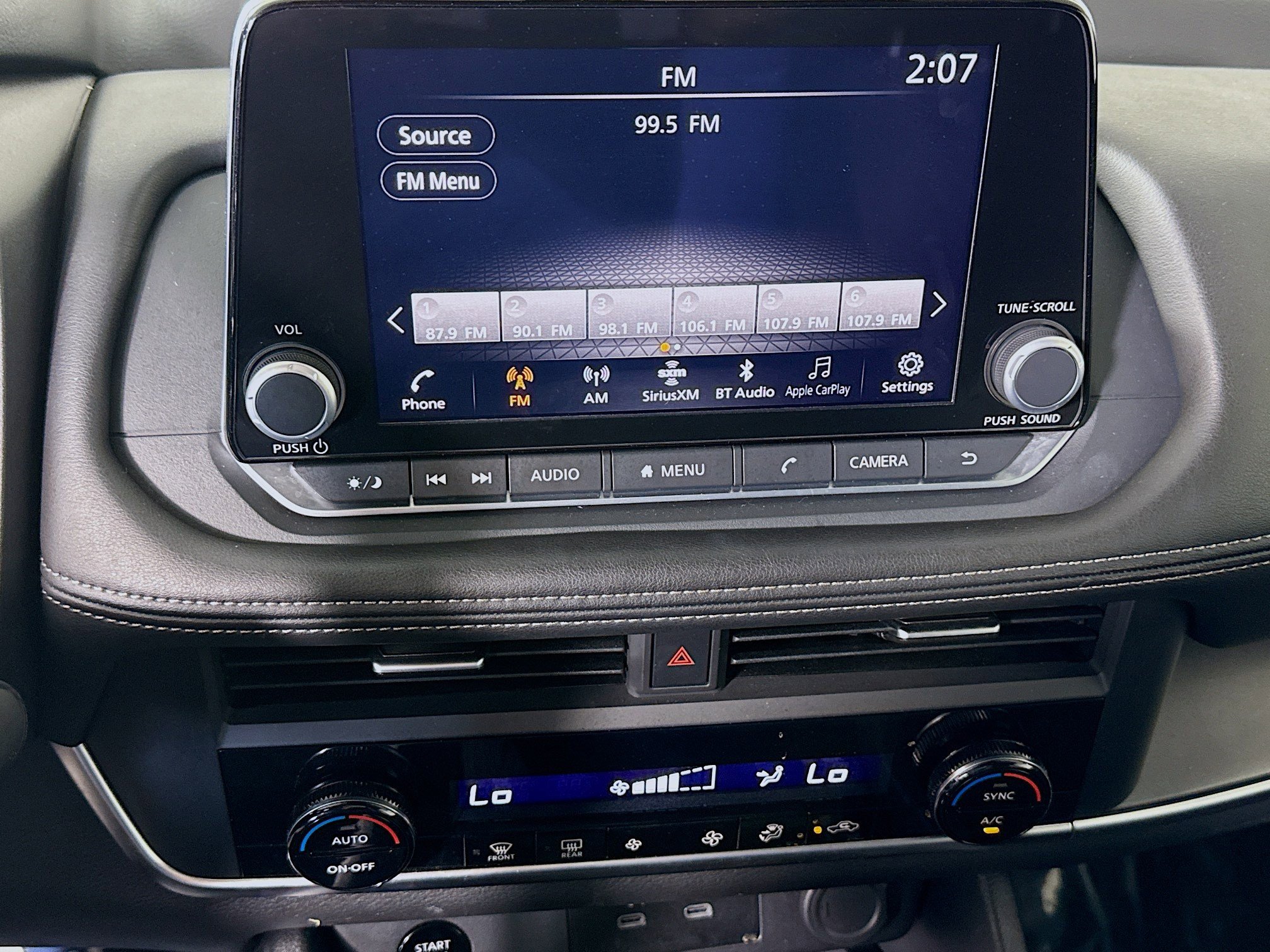 Used 2025 Nissan Rogue SV image 18