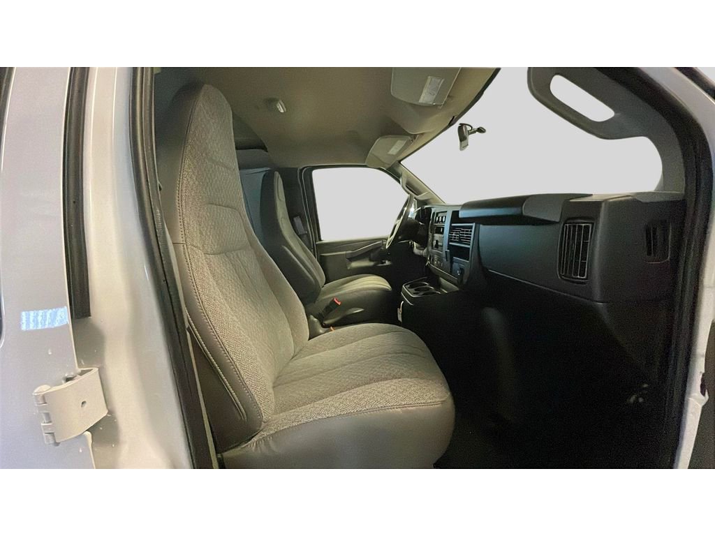 New 2025 GMC Savana 3500 Extended w/ Driver Convenience Package image 17