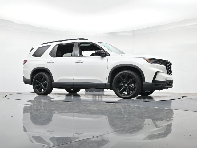 Used 2025 Honda Pilot Black Edition image 37