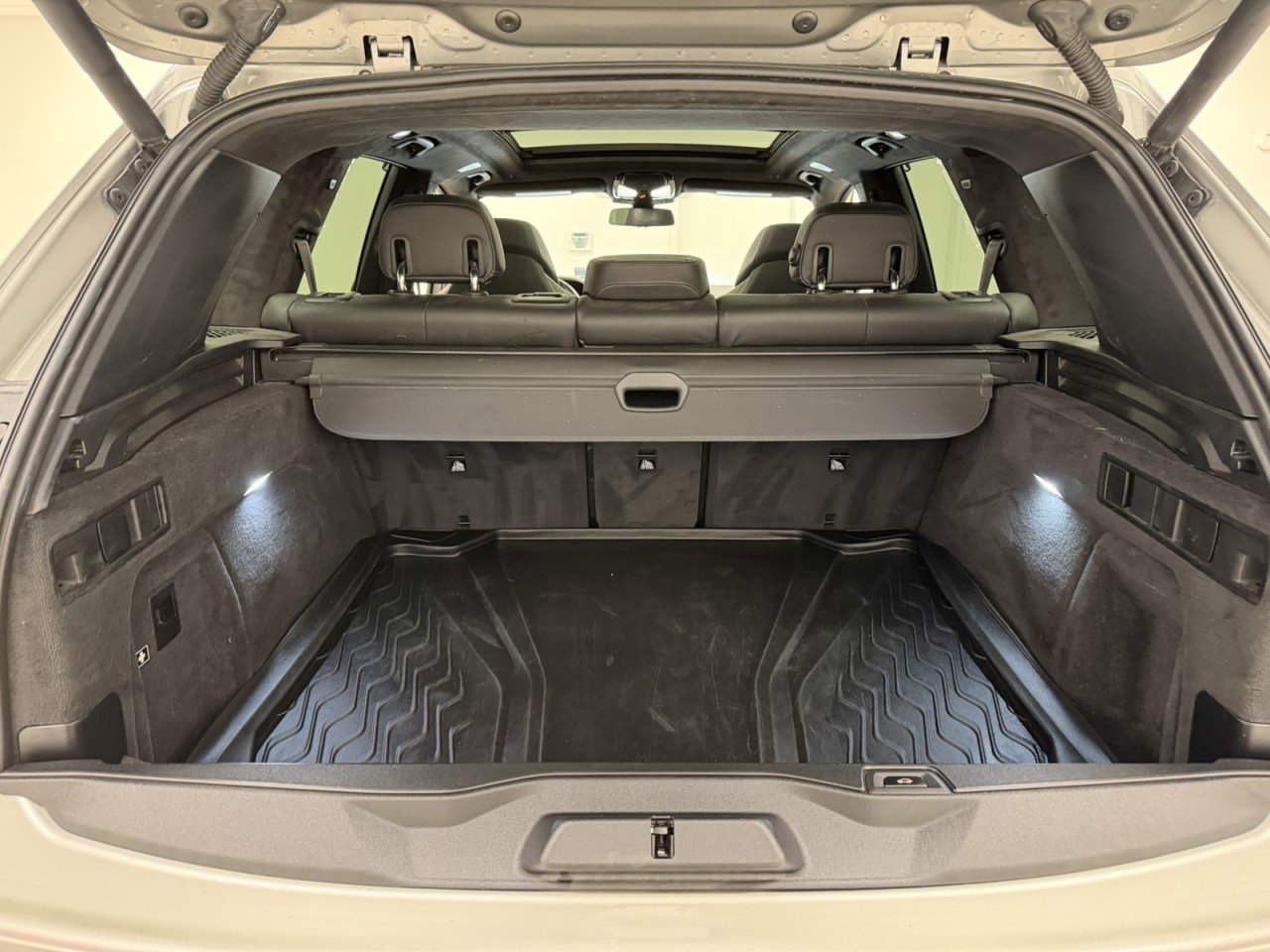 Used 2020 BMW X5 M Competition w/ Executive Package image 50