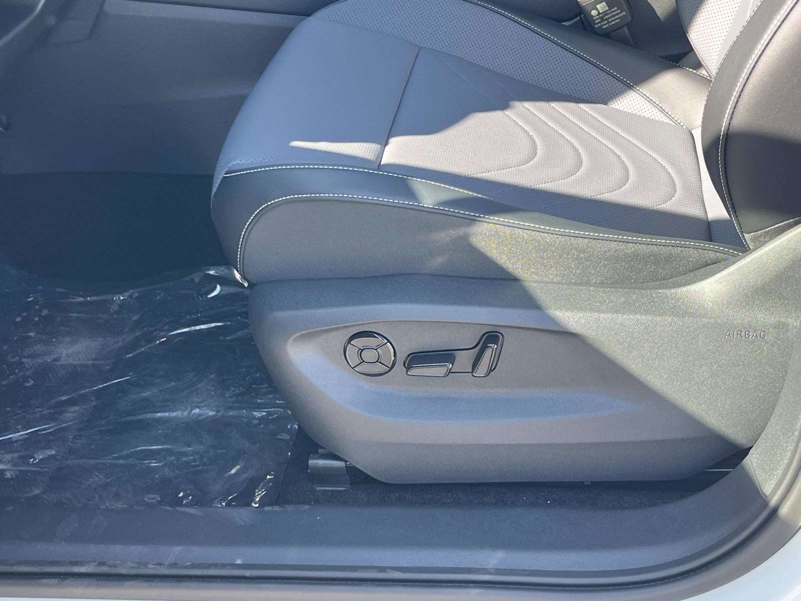 New 2026 Volkswagen Tiguan SE R-Line image 17