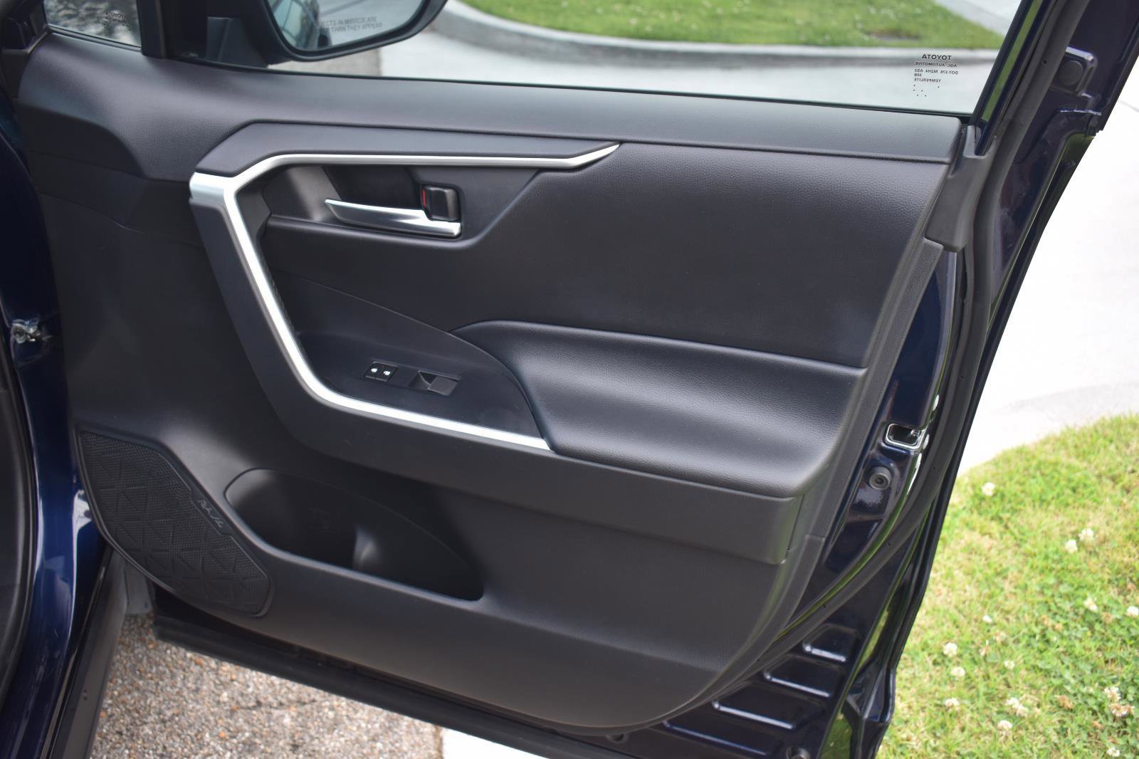 Used 2020 Toyota RAV4 XLE Premium FWD image 63