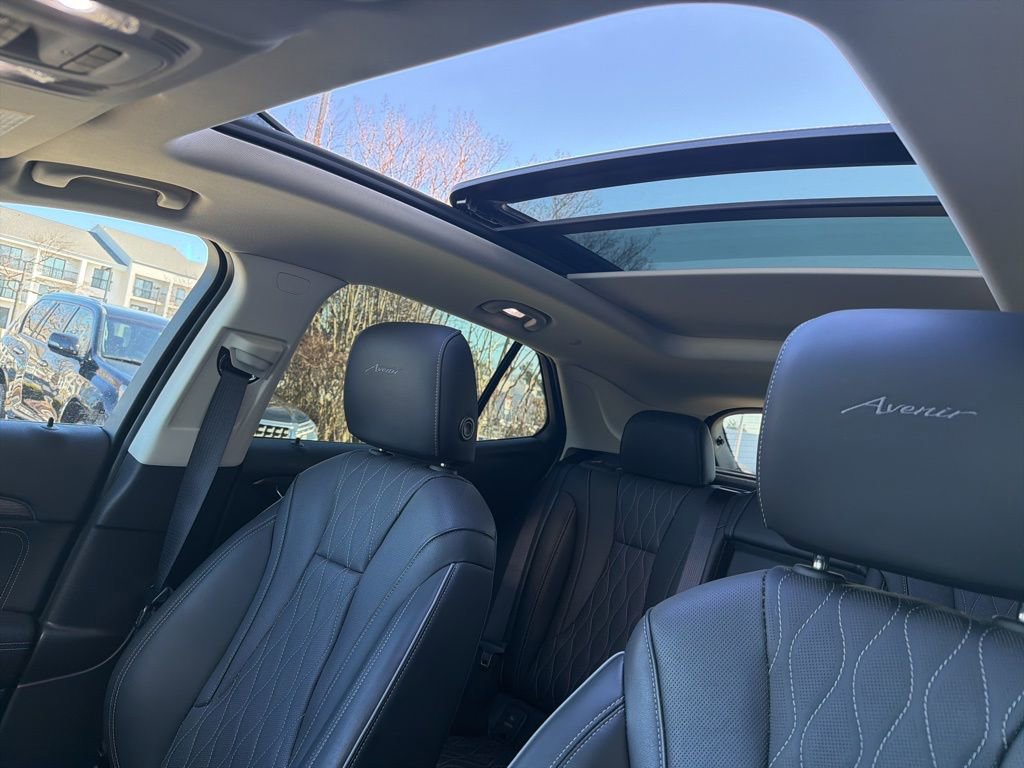 Used 2022 Buick Envision Avenir w/ Technology Package II image 31