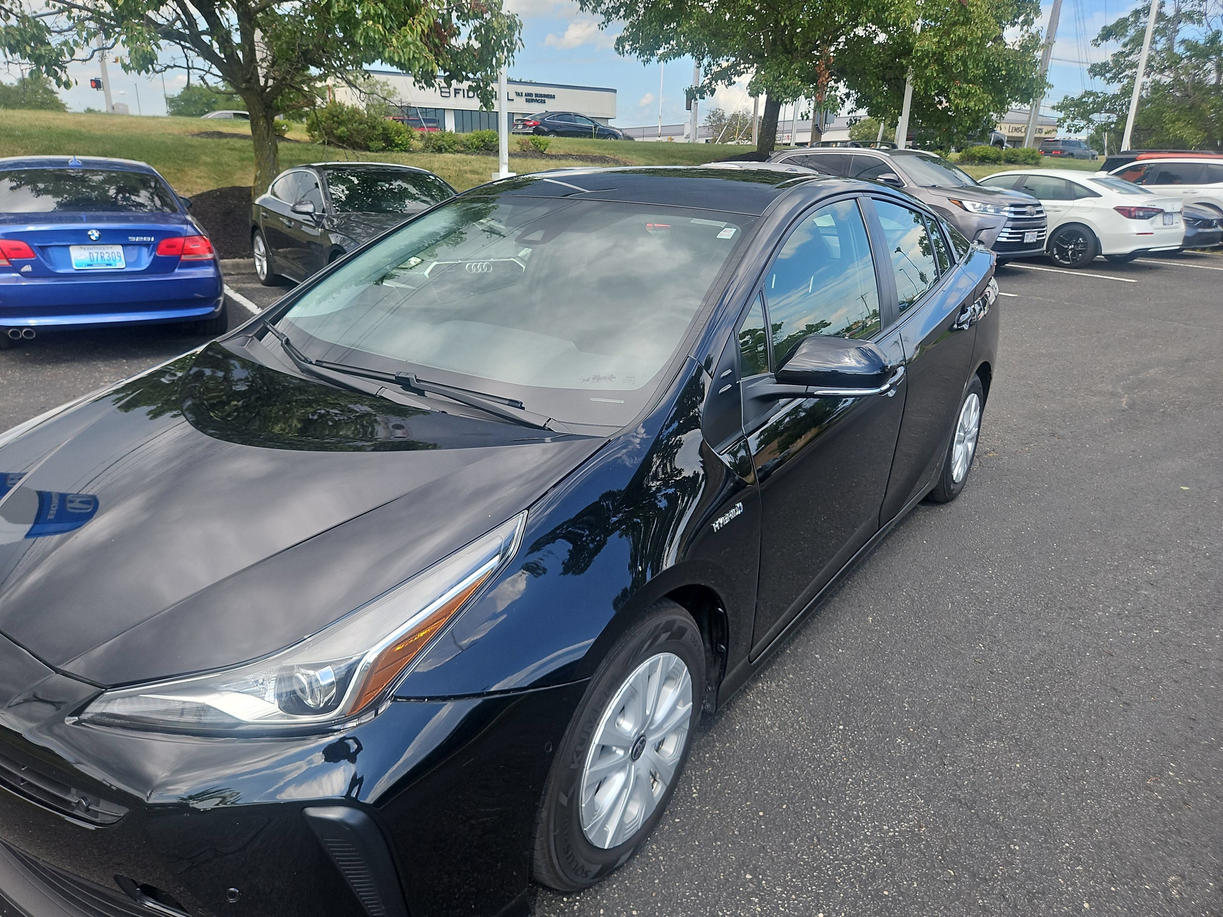 Used 2022 Toyota Prius LE FWD image 2