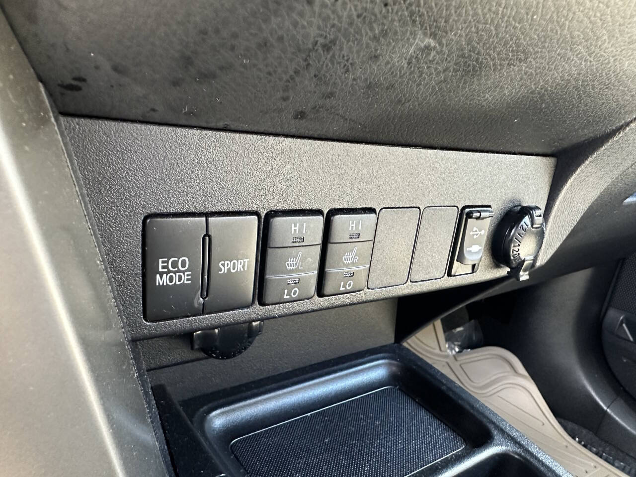 Used 2014 Toyota RAV4 Limited AWD/4WD image 17