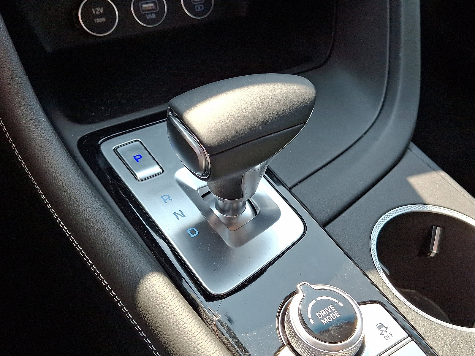 Used 2025 Genesis G70 2.5T image 14