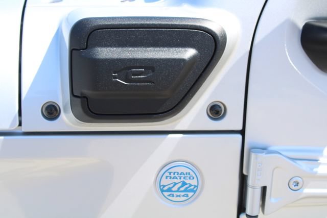 Used 2023 Jeep Wrangler Unlimited Sahara w/ Cold Weather Group AWD/4WD image 9
