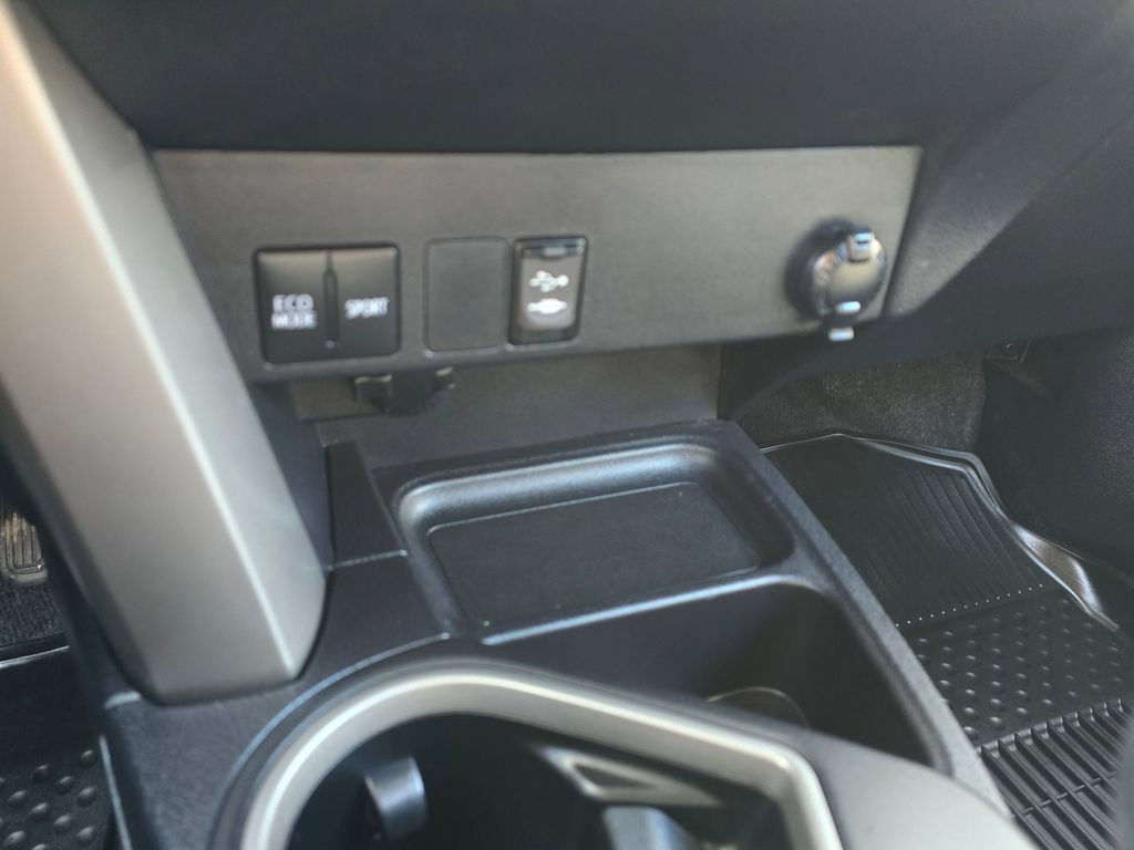 Used 2018 Toyota RAV4 LE w/ All Weather Liner Package AWD/4WD image 24