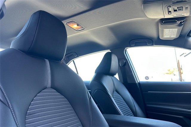 Used 2024 Toyota Camry SE image 16