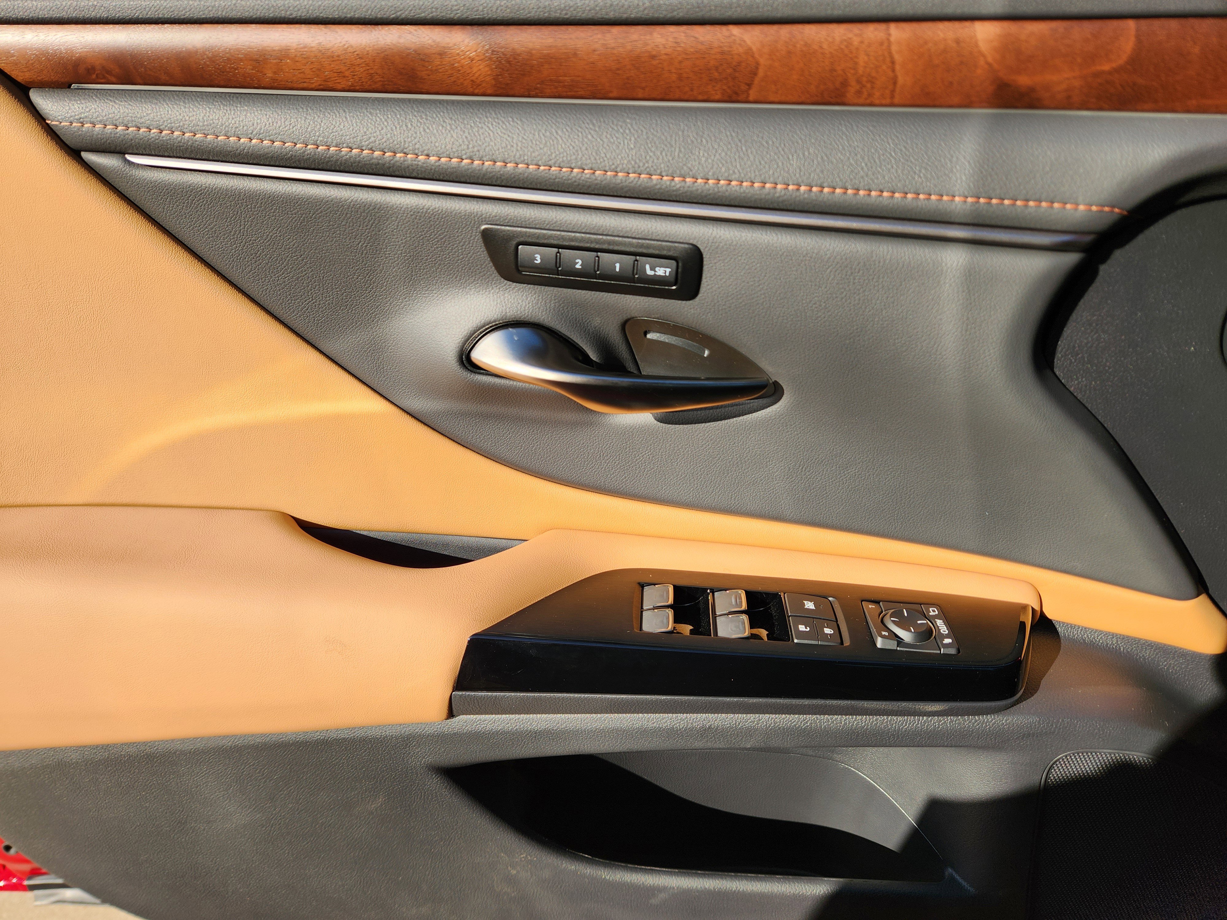 New 2025 Lexus ES 350 w/ Premium Package image 17