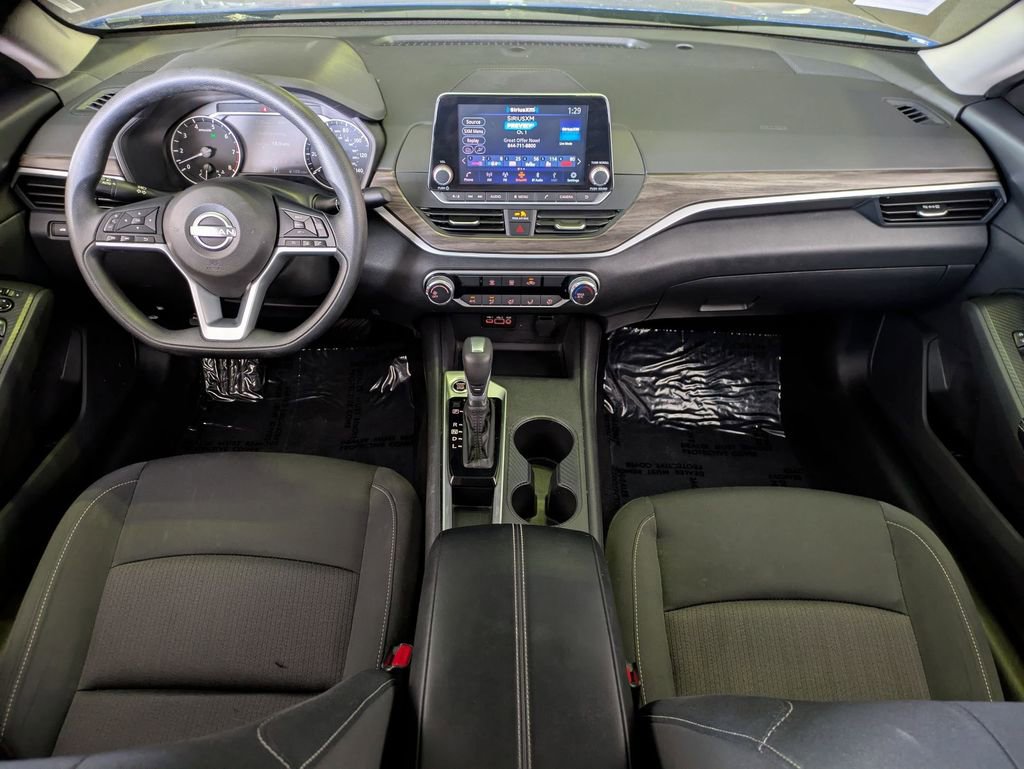 Used 2025 Nissan Altima 2.5 SV FWD image 25