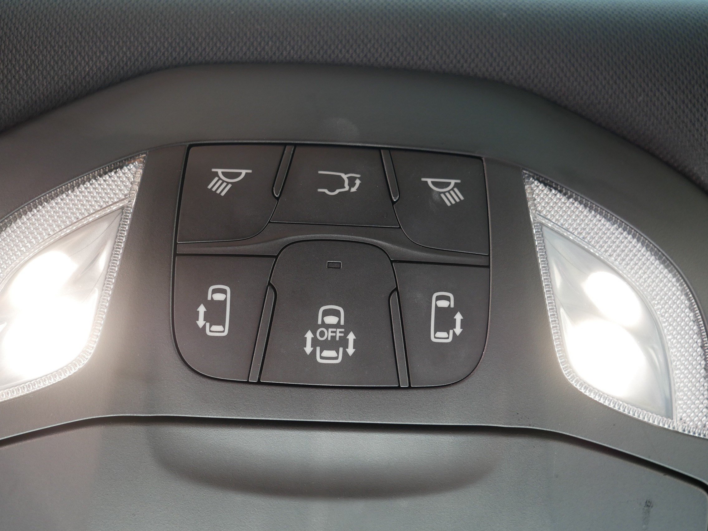 Used 2025 Chrysler Pacifica Limited FWD image 32