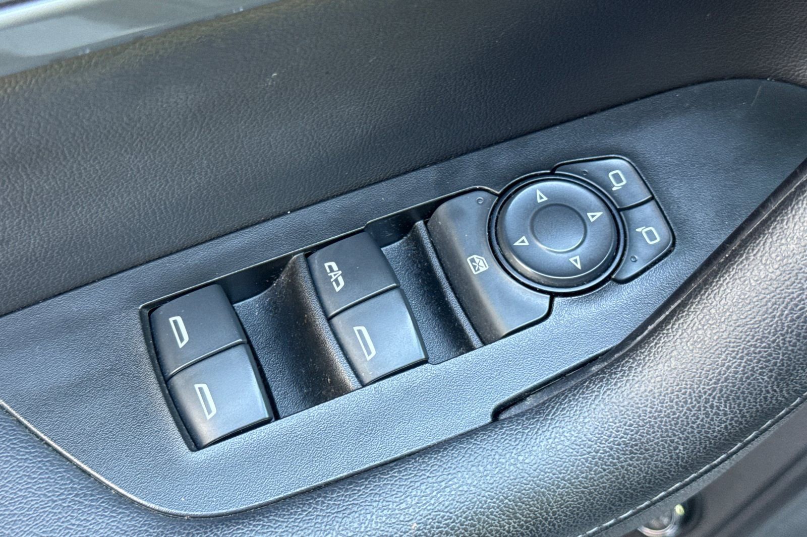 Used 2019 Chevrolet Blazer LT w/ Sun and Wheels Package AWD/4WD image 13