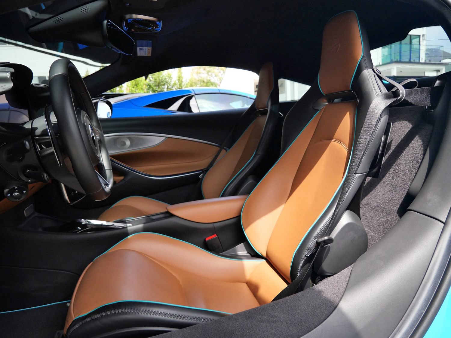 Used 2023 McLaren Artura RWD image 20
