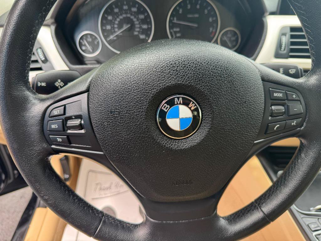 Used 2016 BMW 320i Sedan RWD image 16