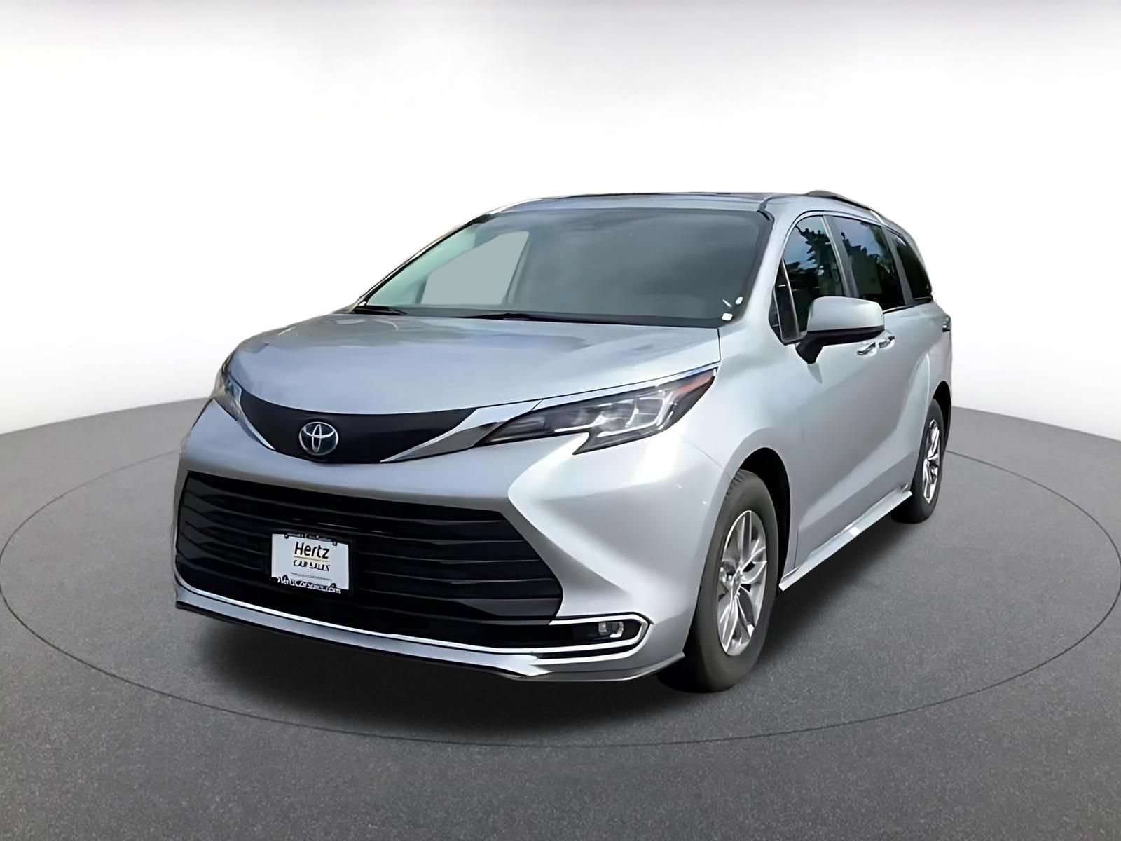 Used 2023 Toyota Sienna XLE FWD image 7