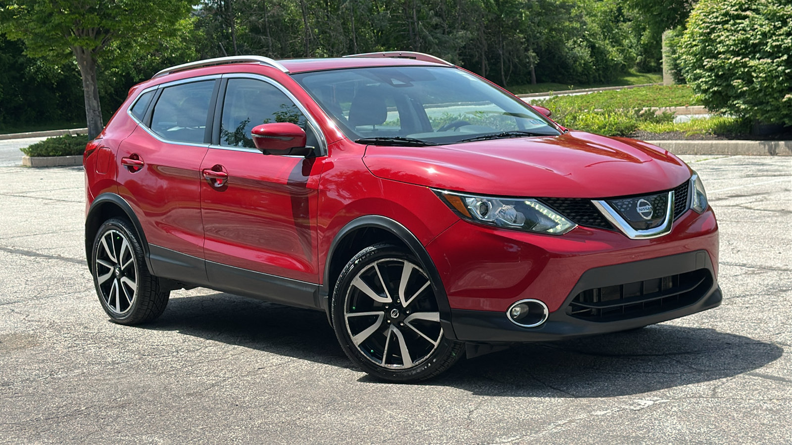 Certified 2018 Nissan Rogue Sport SL w/ SL Premium Package AWD/4WD image 1