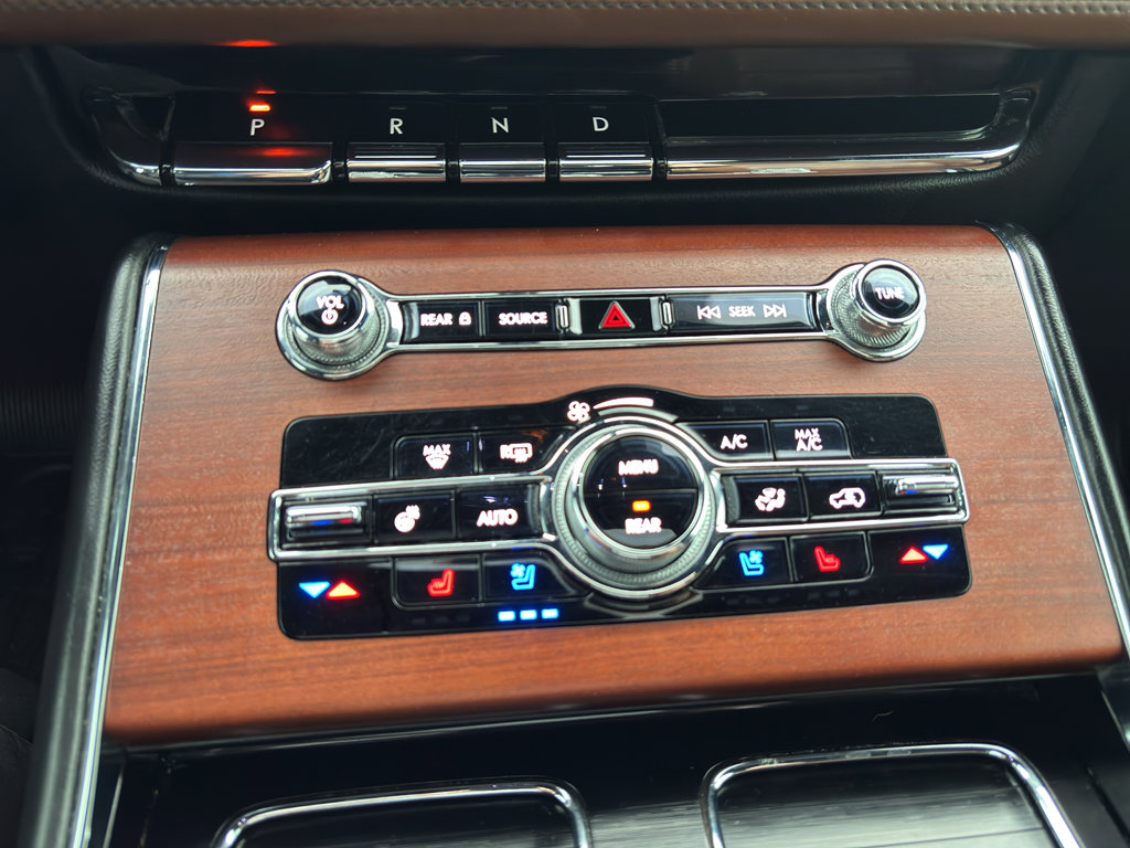 Used 2021 Lincoln Aviator Reserve w/ Equipment Group 202A image 17