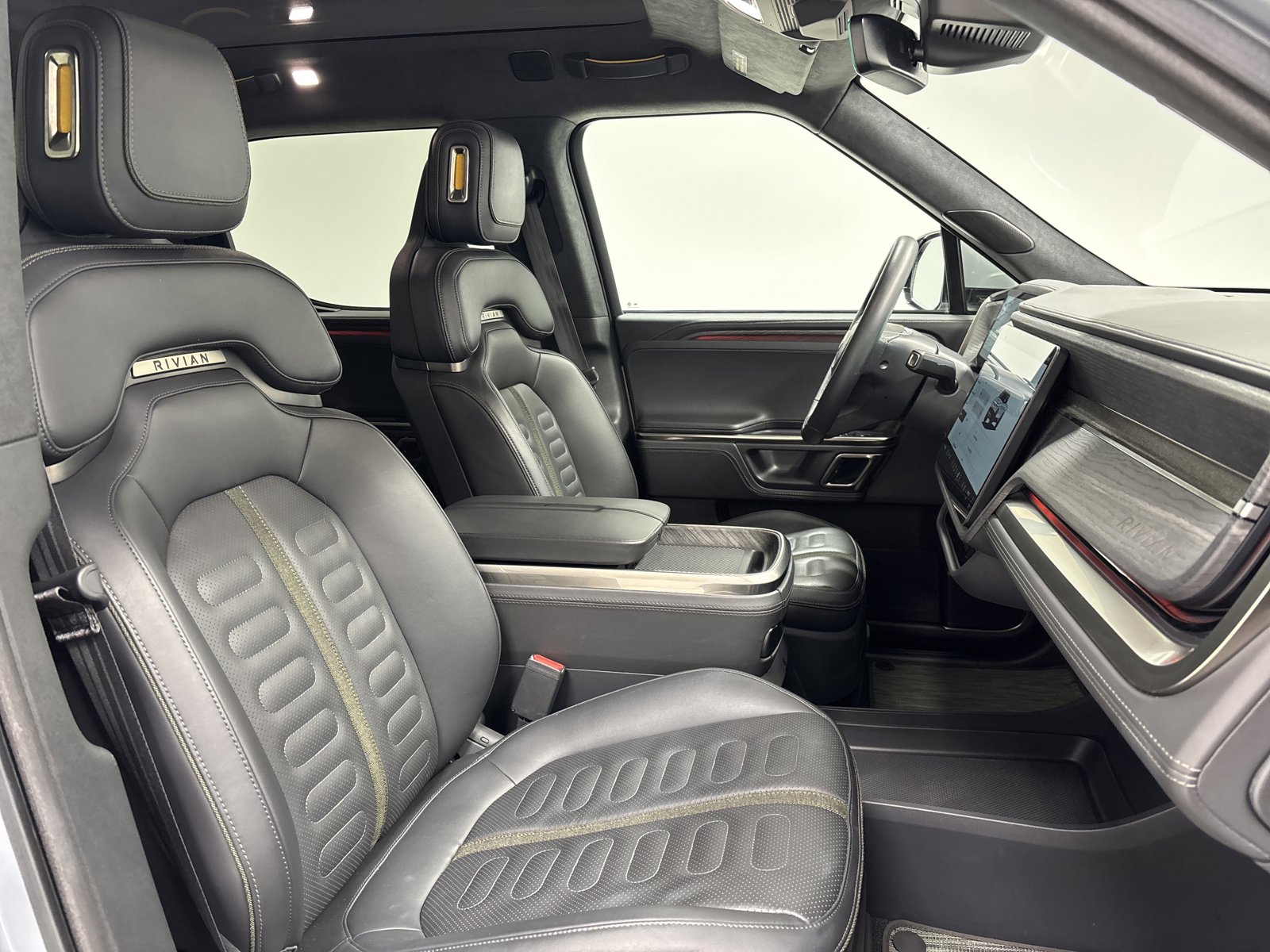 Used 2023 Rivian R1T Adventure image 23