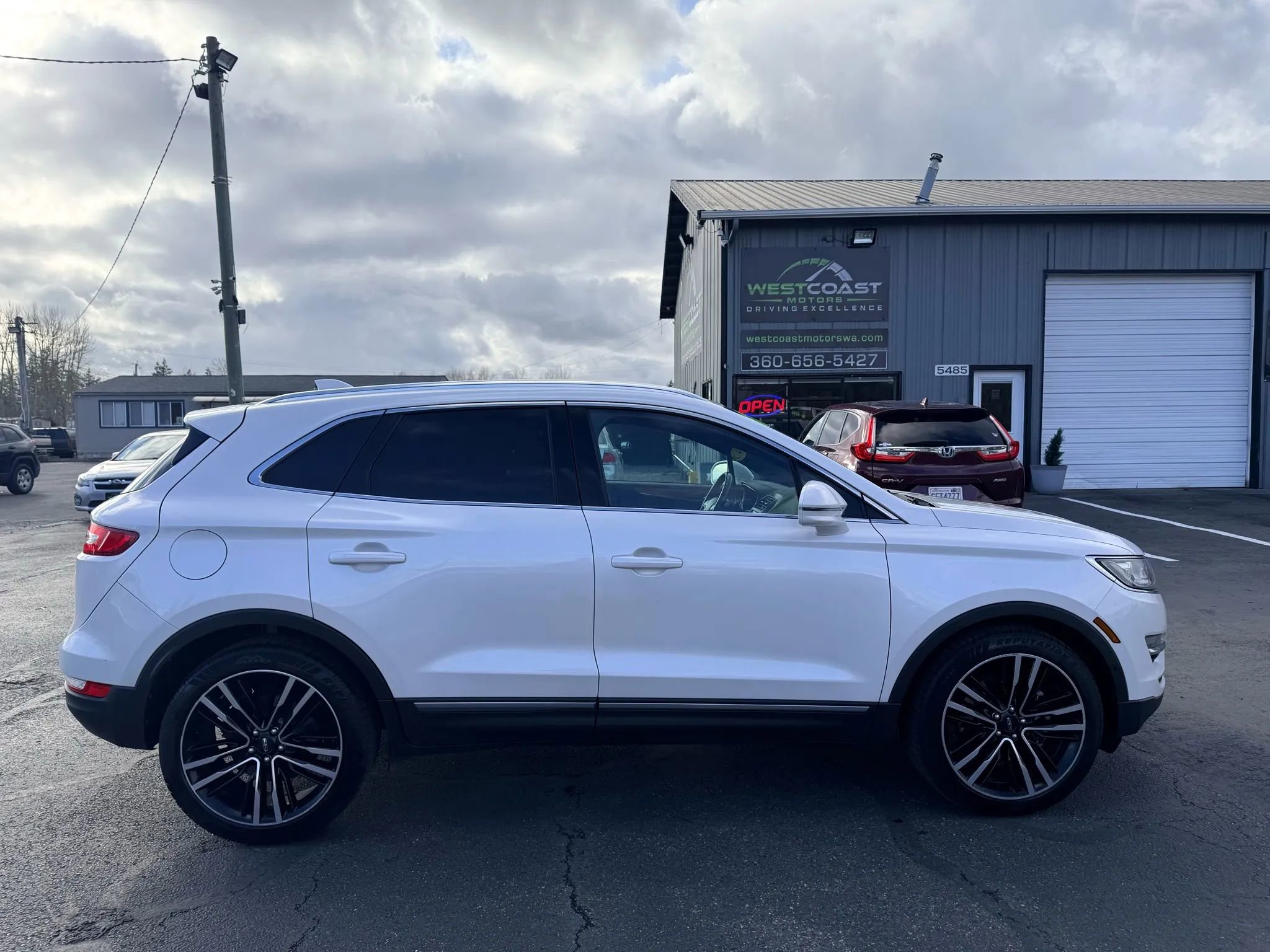 Used 2017 Lincoln MKC Reserve AWD/4WD image 9
