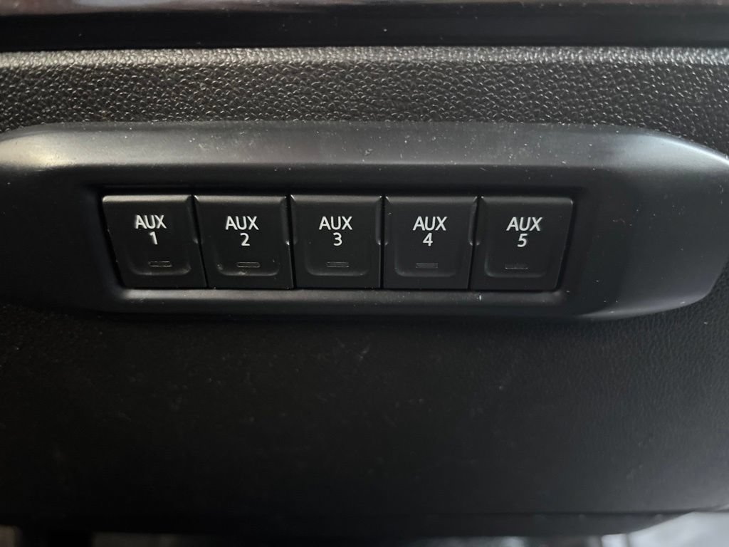 Used 2024 Chevrolet Silverado 3500 LT w/ Convenience Package AWD/4WD image 28