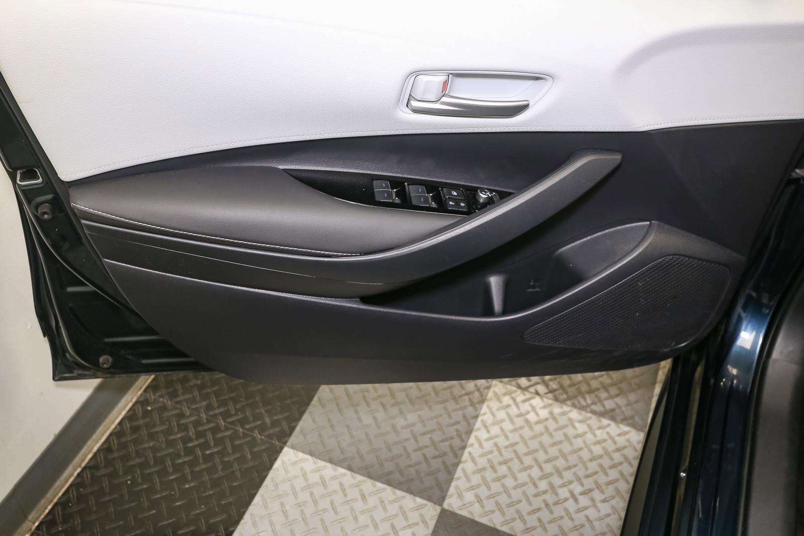 Used 2019 Toyota Corolla SE FWD image 41
