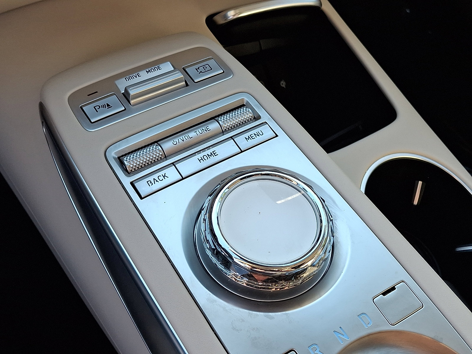 Certified 2023 Genesis GV70 2.5T w/ Select Package AWD/4WD image 19