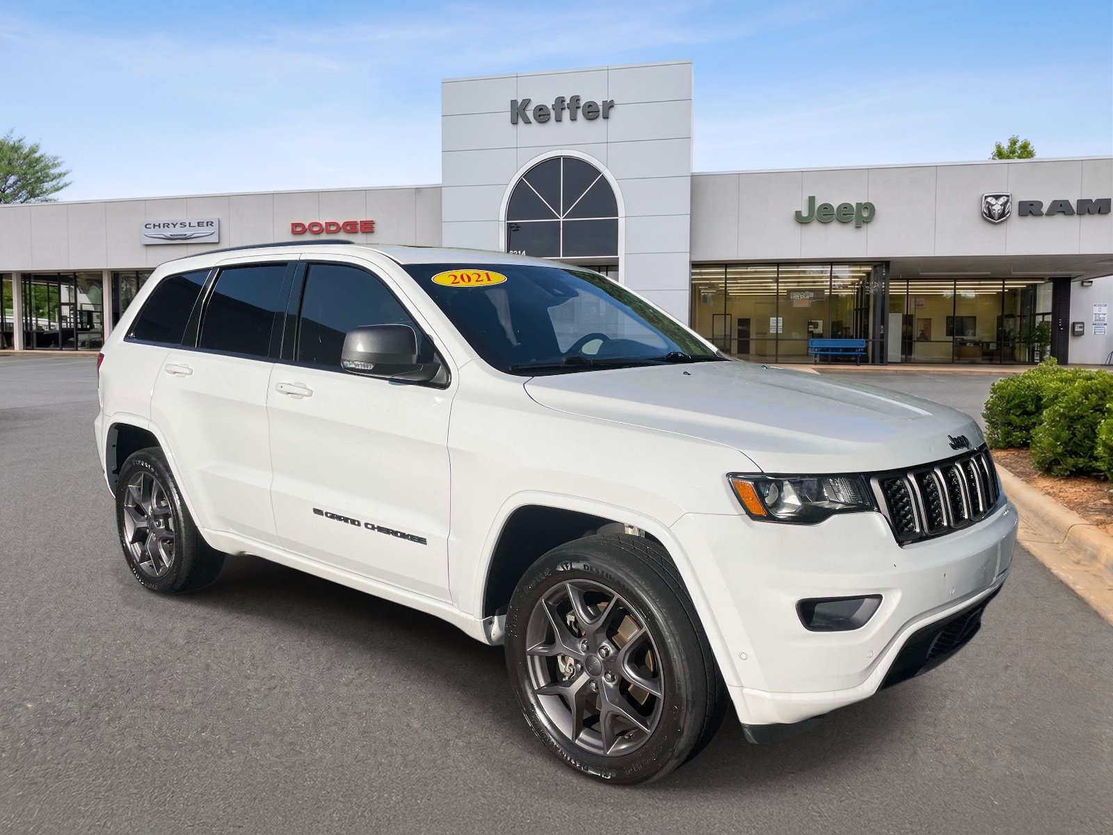 Certified 2021 Jeep Grand Cherokee Limited w/ Quick Order Package 28K 80th AWD/4WD image 2
