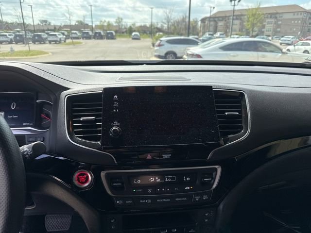 Certified 2025 Honda Passport Black Edition image 14