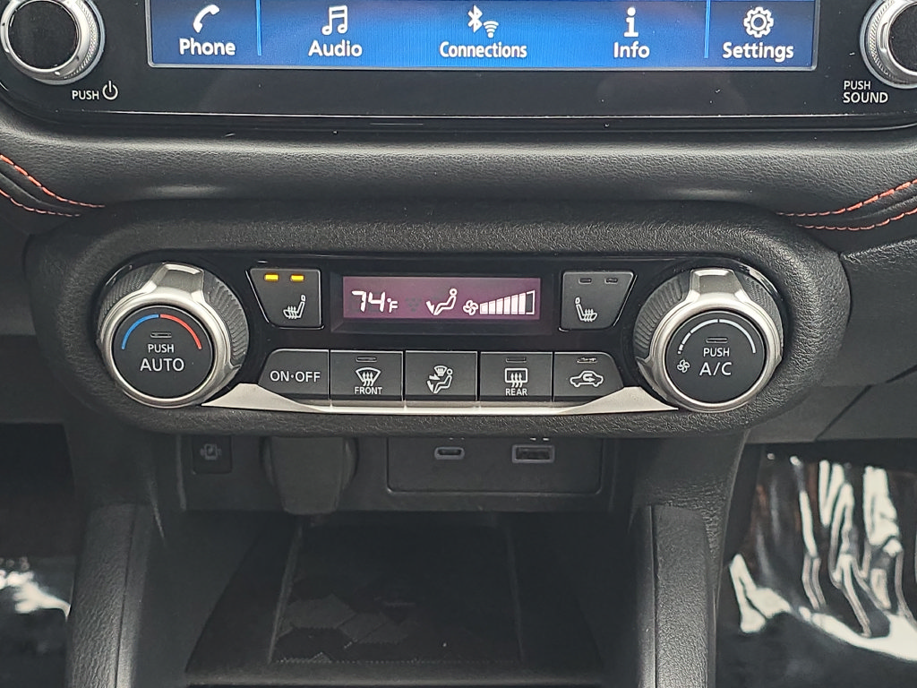 Used 2024 Nissan Versa SR FWD image 17