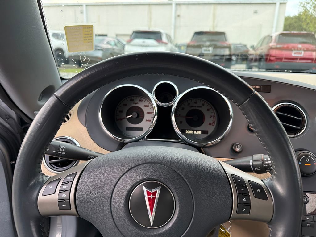 Used 2006 Pontiac Solstice Convertible w/ Premium Package RWD image 18